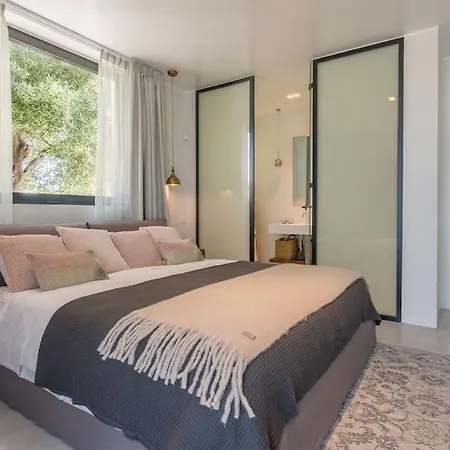 Villa Mira 57 By Raro *